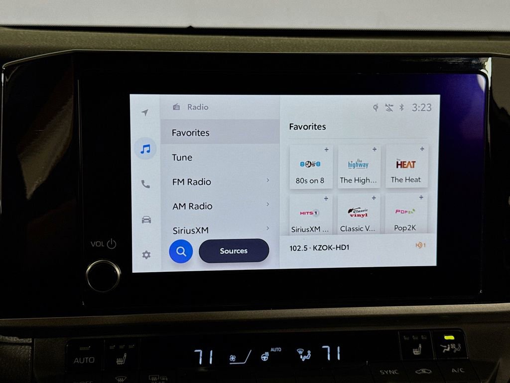 Used 2025 Toyota Camry SE FWD image 26