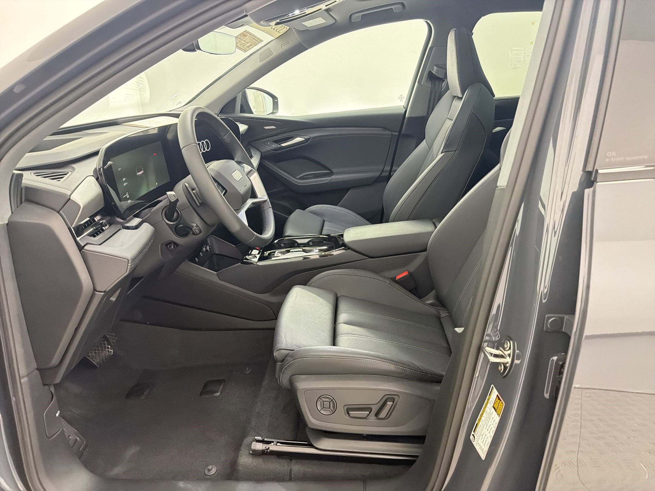 Used 2025 Audi Q6 e-tron Premium Plus w/ Premium Plus image 5