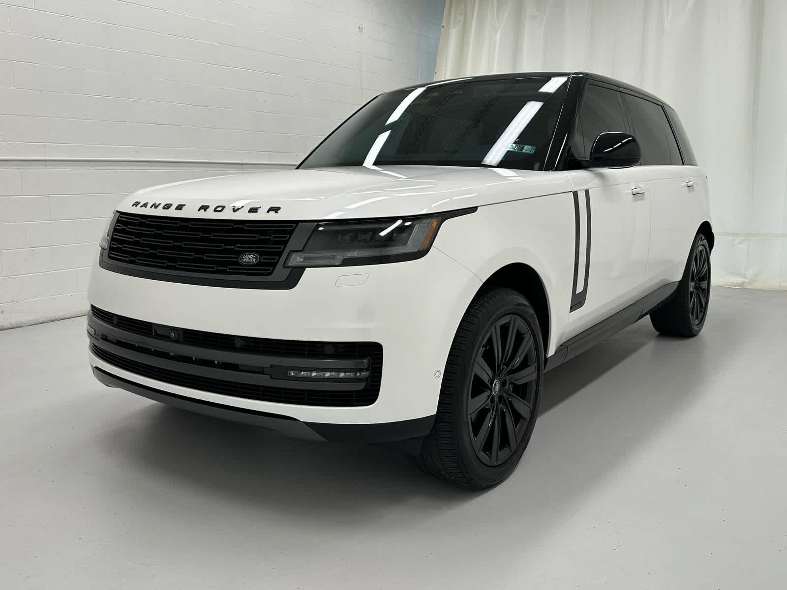 Used 2024 Land Rover Range Rover Long Wheelbase Autobiography AWD/4WD image 4