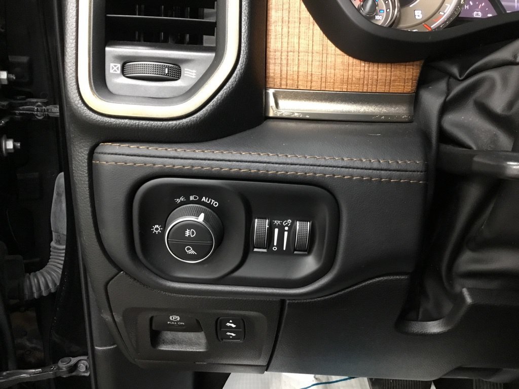 Used 2022 RAM 1500 Limited AWD/4WD image 10