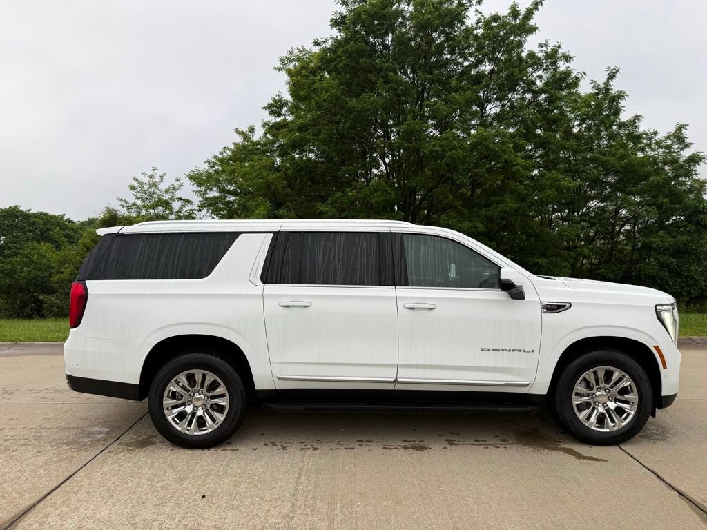 Used 2025 GMC Yukon XL Denali AWD/4WD image 2