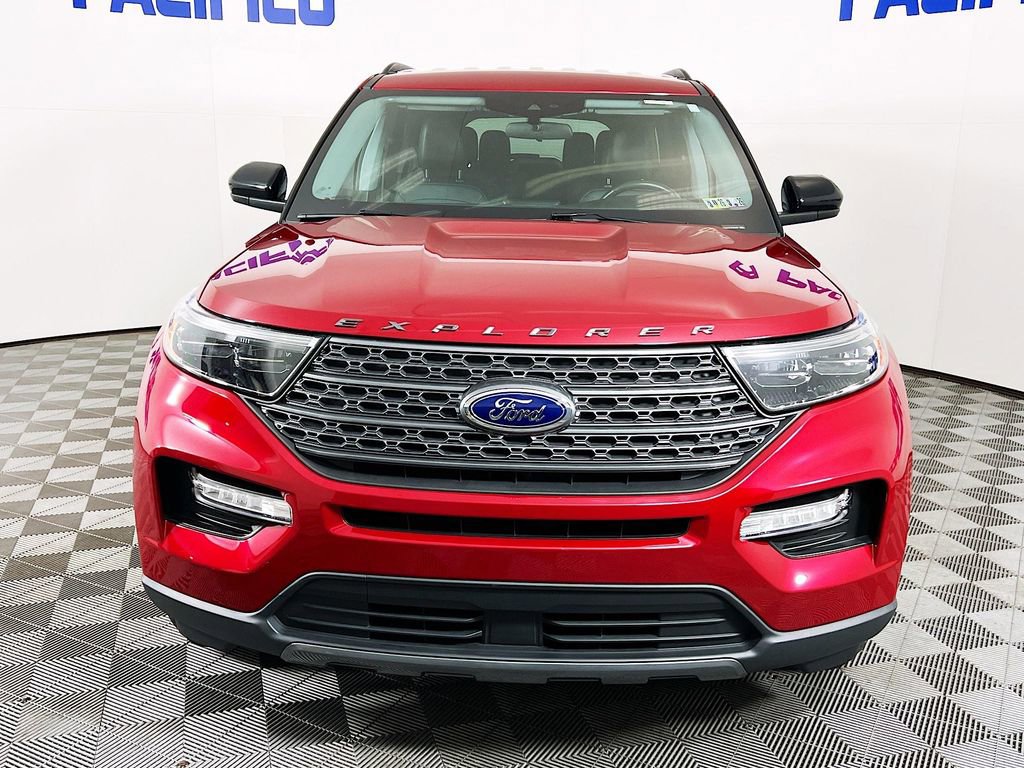 Used 2023 Ford Explorer XLT w/ Equipment Group 202A image 3