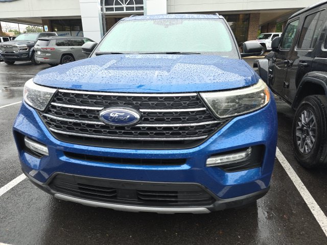 Used 2020 Ford Explorer XLT w/ Equipment Group 202A AWD/4WD image 2