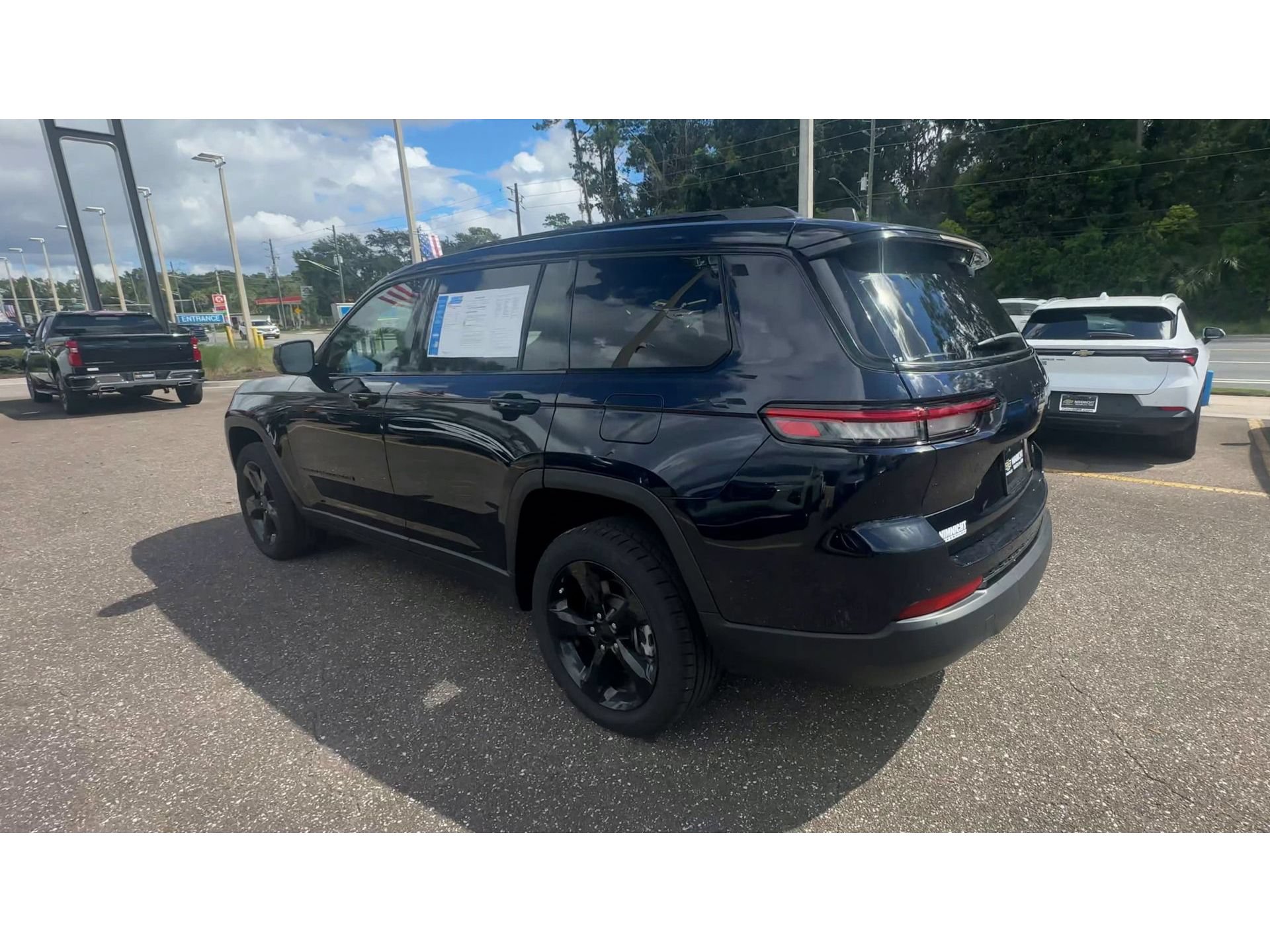 Used 2024 Jeep Grand Cherokee L Limited w/ Black Appearance Package RWD image 4