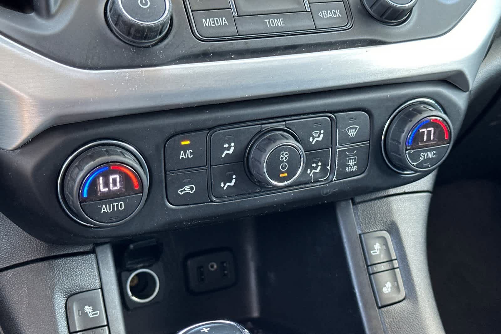 Used 2019 GMC Acadia SLT w/ LPO, Cargo Package FWD image 22