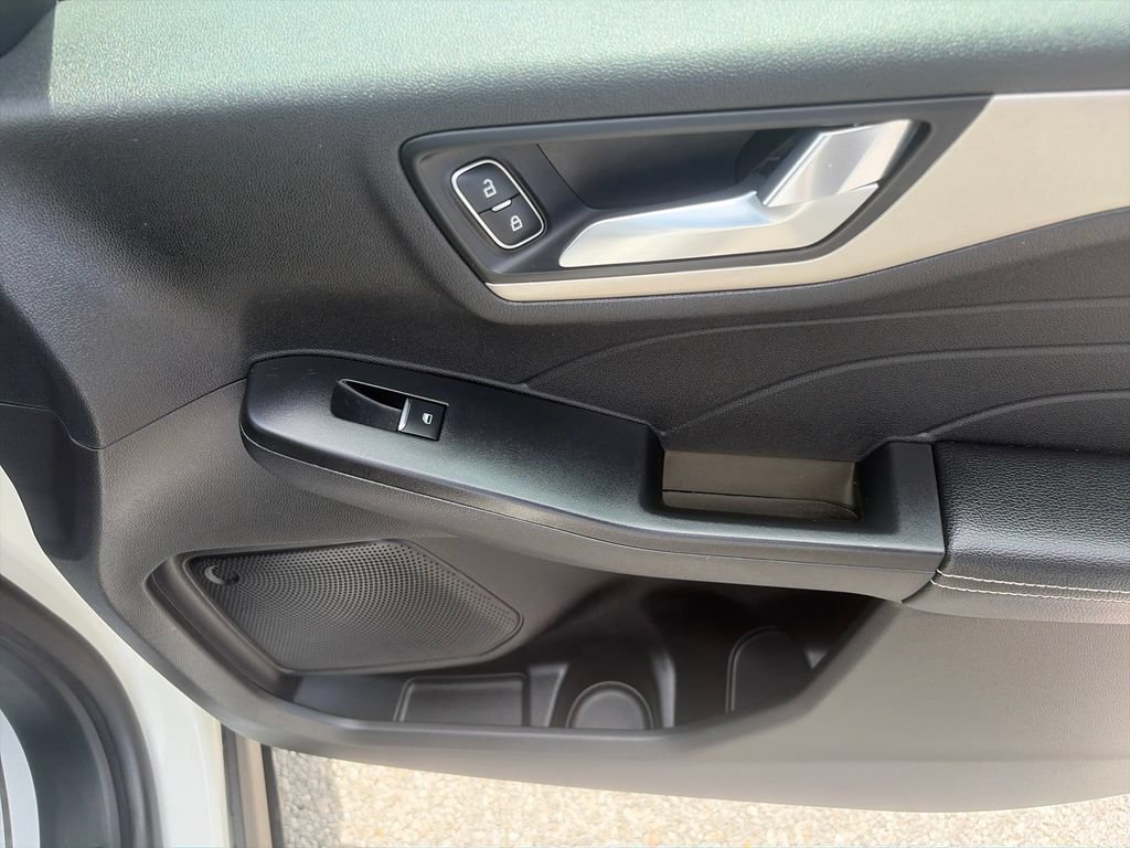 Used 2022 Ford Escape SEL w/ Technology Package FWD image 40