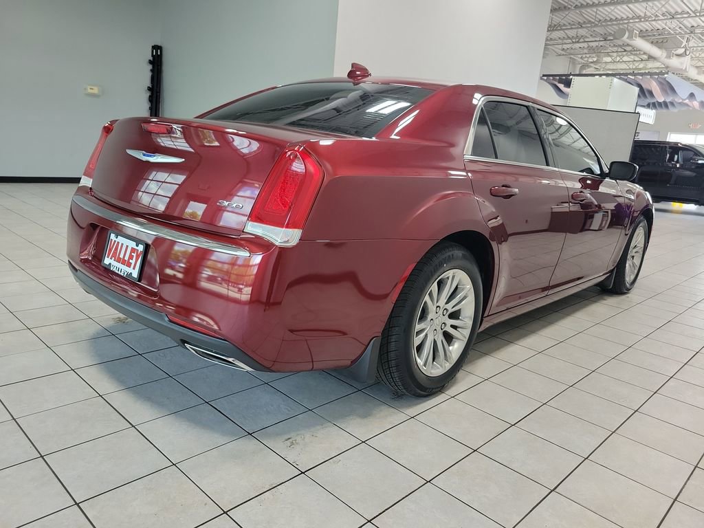 Used 2019 Chrysler 300 Touring w/ Driver Convenience Group RWD image 10