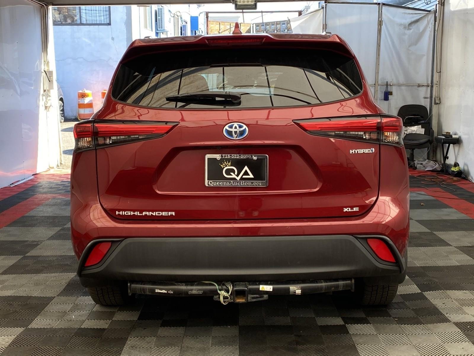 Used 2020 Toyota Highlander XLE AWD/4WD image 5