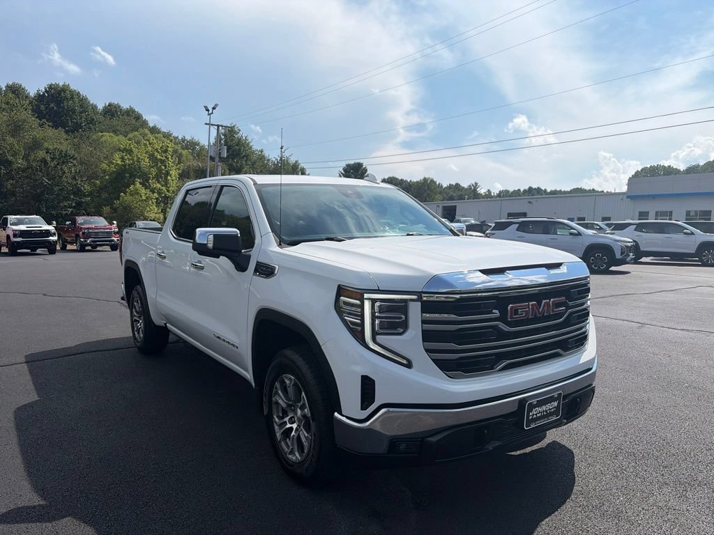 Used 2025 GMC Sierra 1500 SLT AWD/4WD image 3