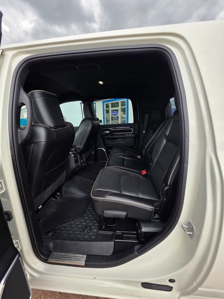 Used 2022 RAM 3500 Laramie AWD/4WD image 11