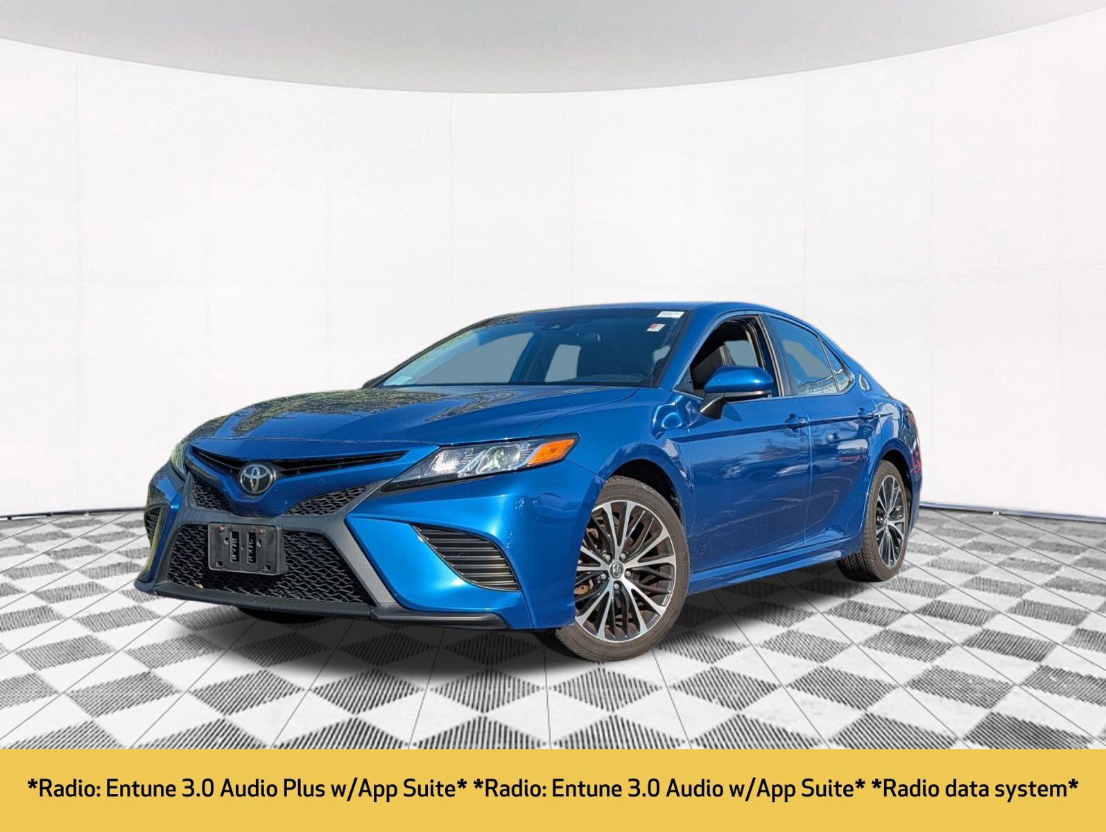 Used 2019 Toyota Camry SE FWD image 2