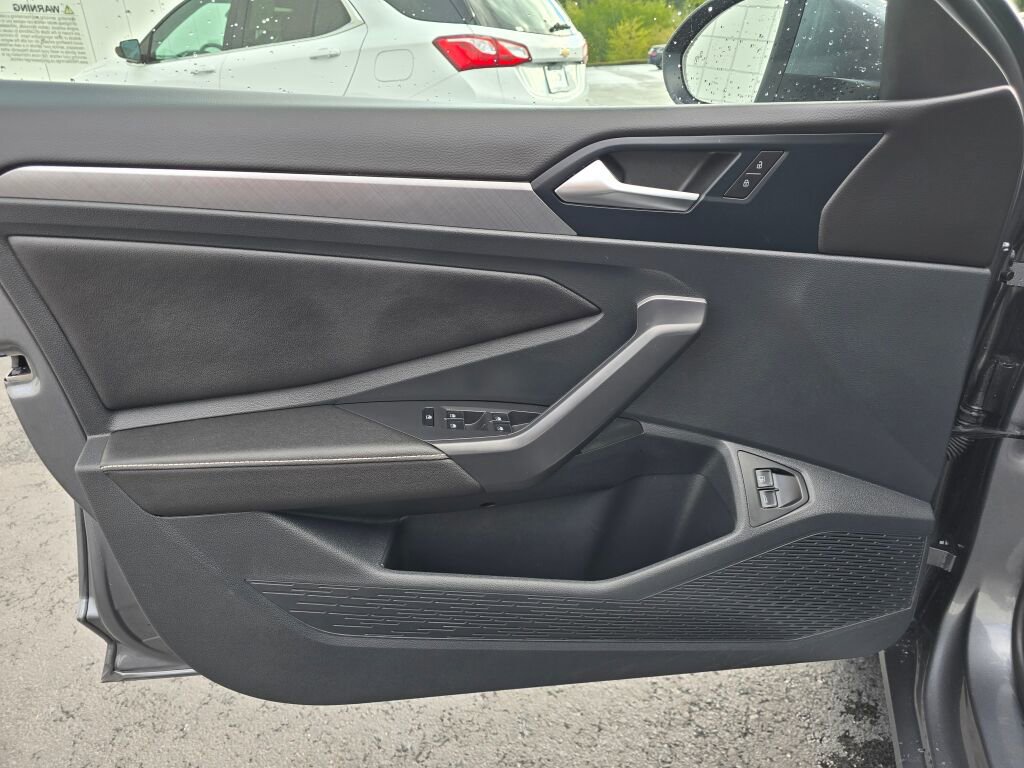 Used 2024 Volkswagen Jetta SE image 21