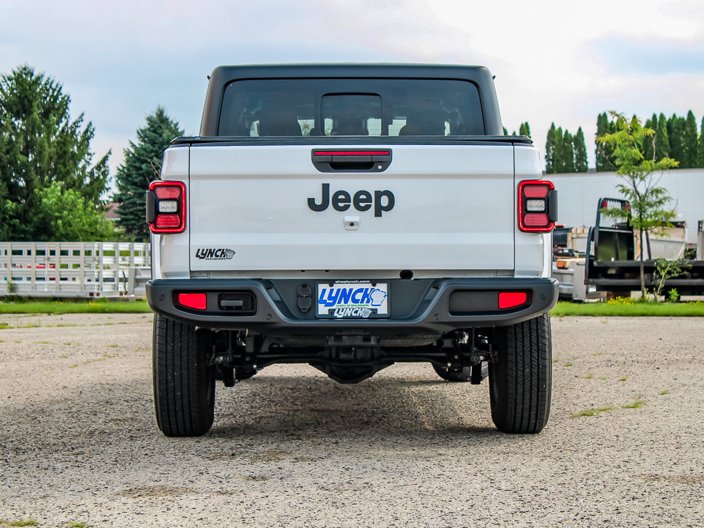 Used 2024 Jeep Gladiator Sport w/ Dual Top Group AWD/4WD image 4
