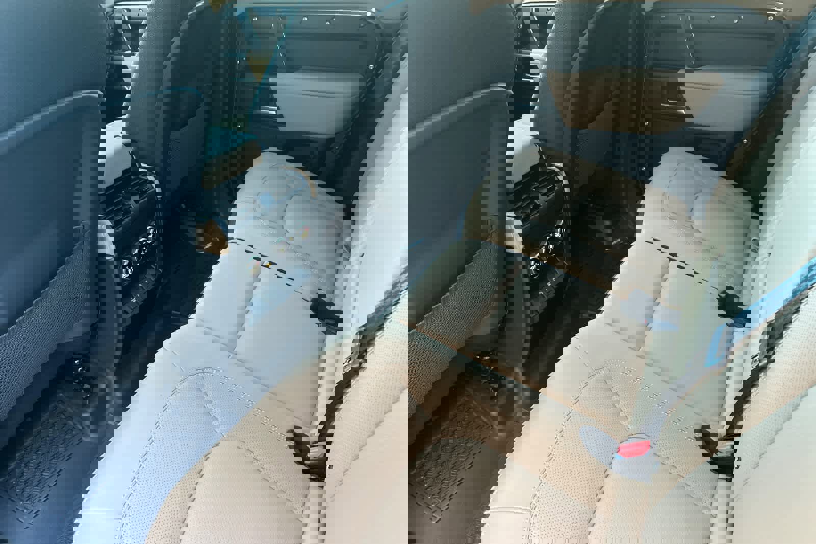 Used 2025 Land Rover Defender 110 V8 image 4