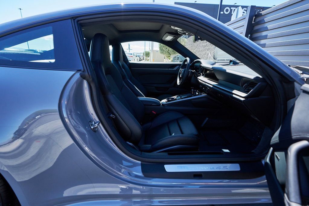 Used 2024 Porsche 911 Carrera 4S w/ Premium Package image 22