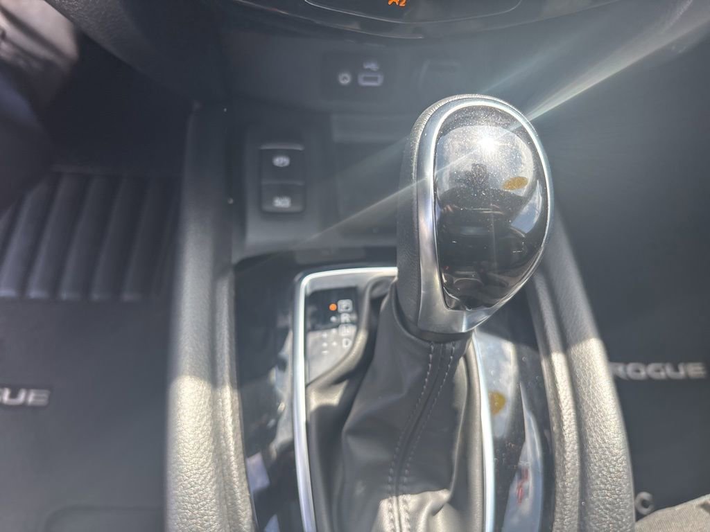 Used 2019 Nissan Rogue SV w/ Sun & Sound Touring Package image 12