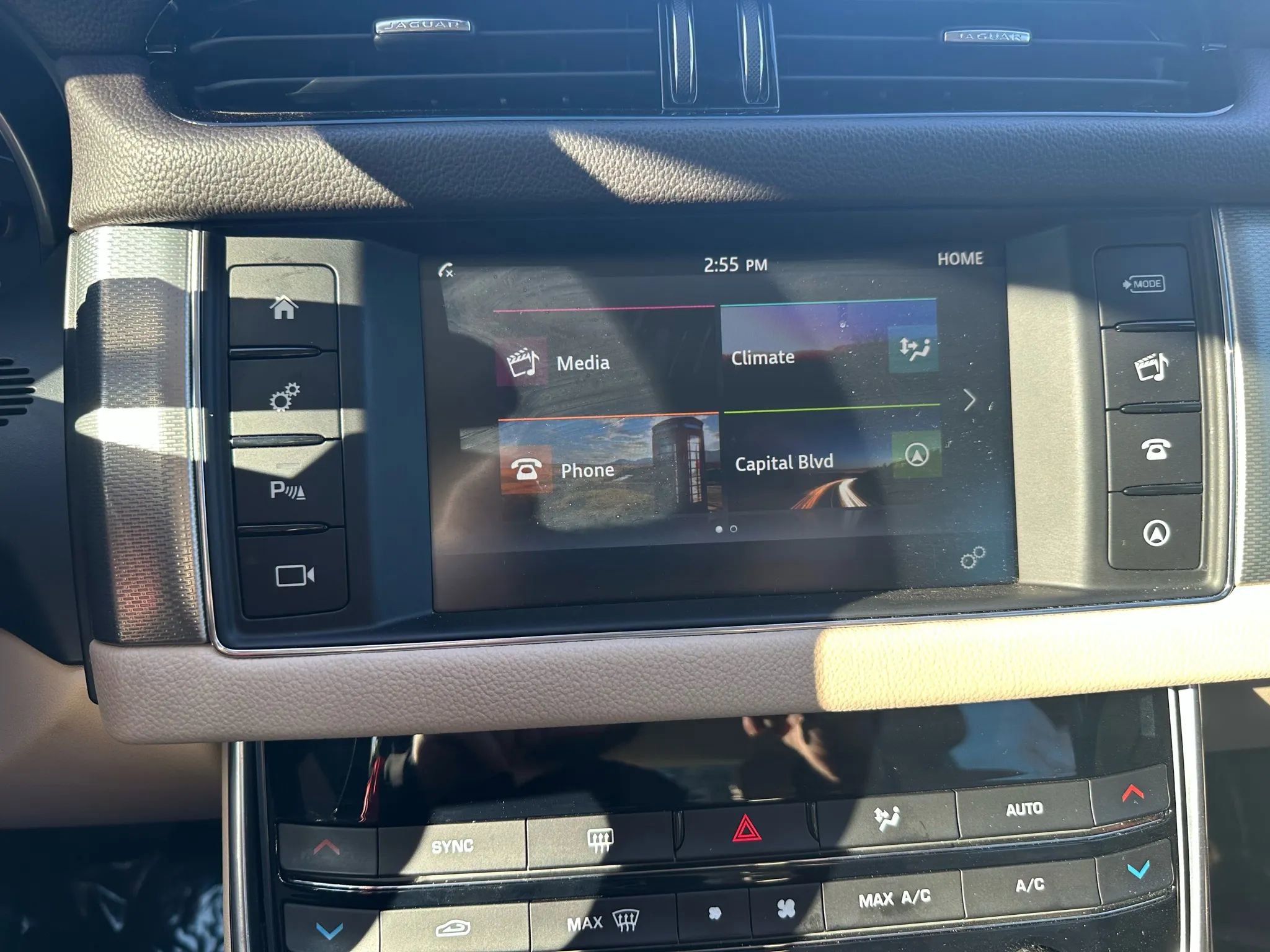 Used 2017 Jaguar XF Premium image 30