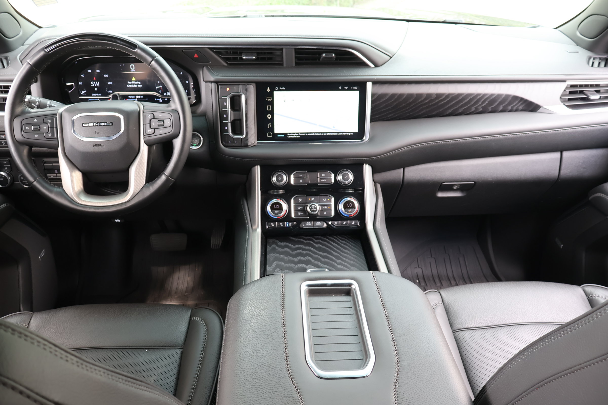 Used 2024 GMC Yukon Denali w/ Advanced Technology Package AWD/4WD image 21