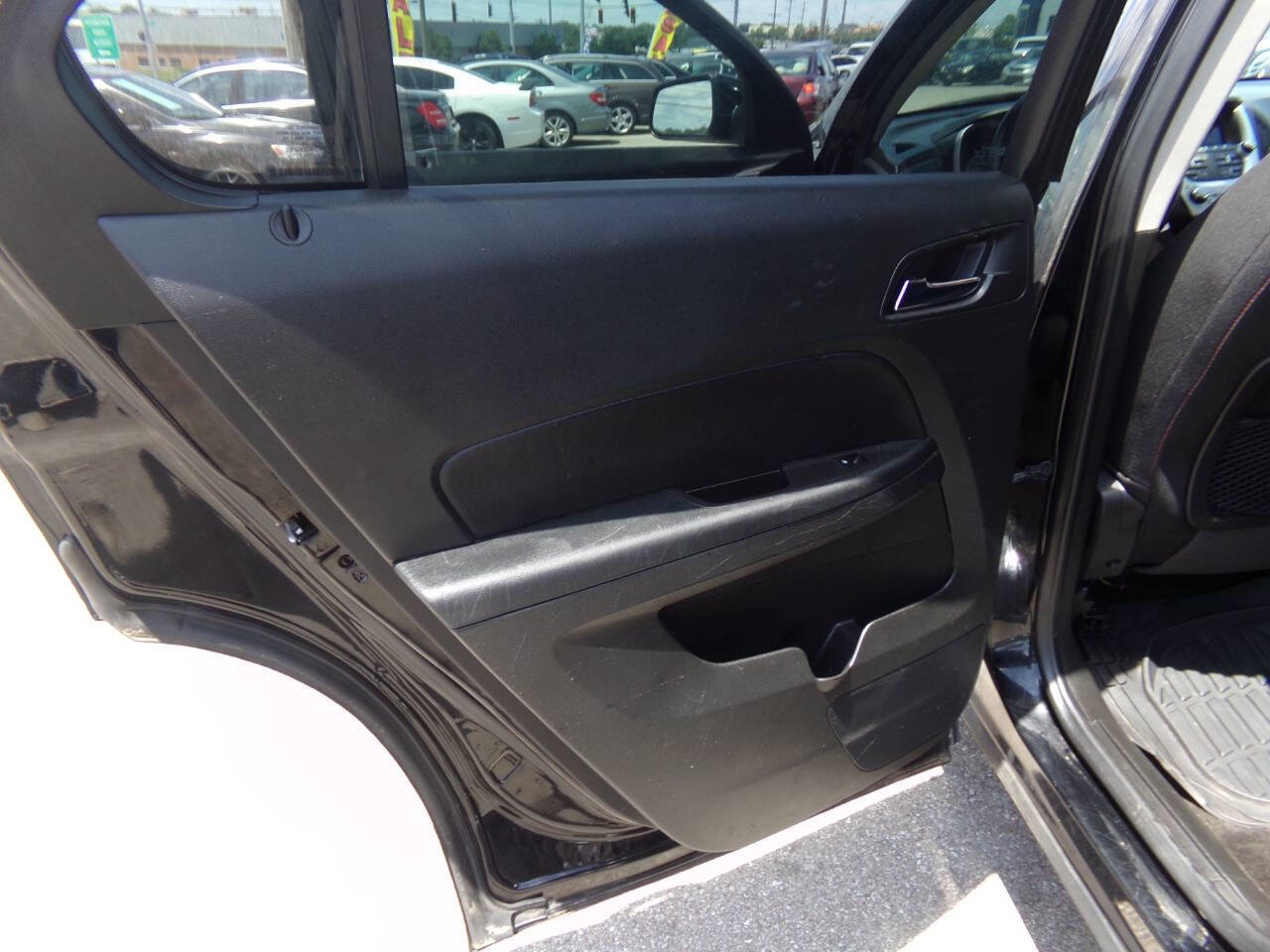 Used 2017 Chevrolet Equinox LT w/ Convenience Package image 12