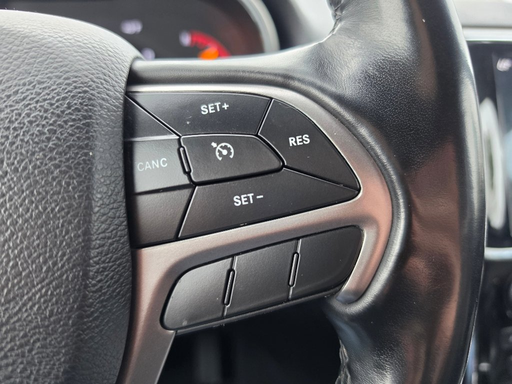 Used 2020 Jeep Grand Cherokee Limited w/ Luxury Group II image 18