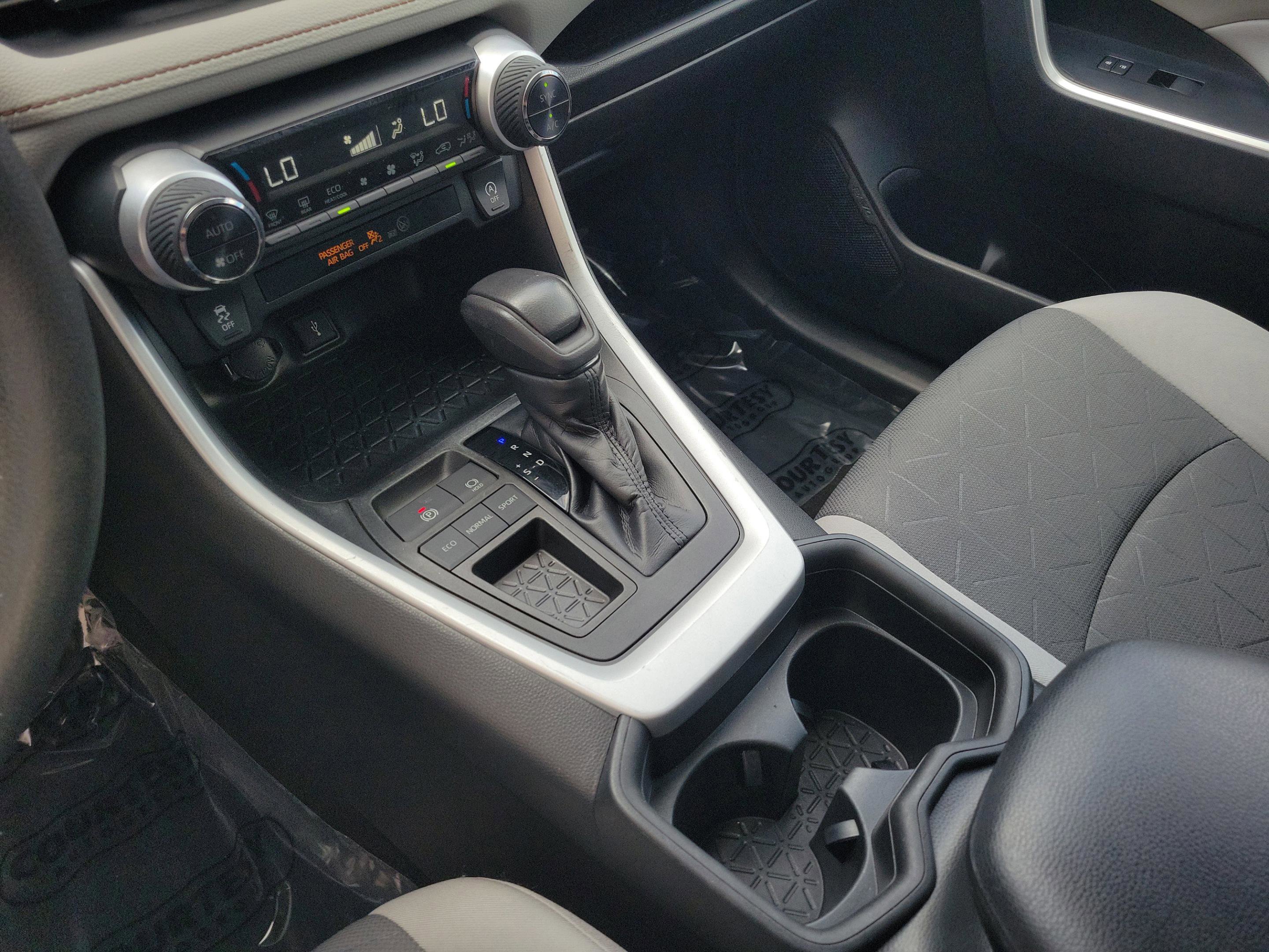 Used 2020 Toyota RAV4 XLE image 13