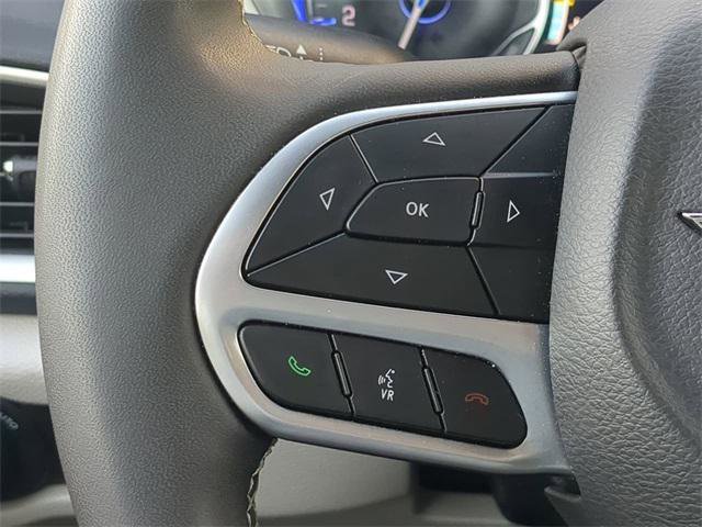 Certified 2024 Chrysler Pacifica Touring-L image 30