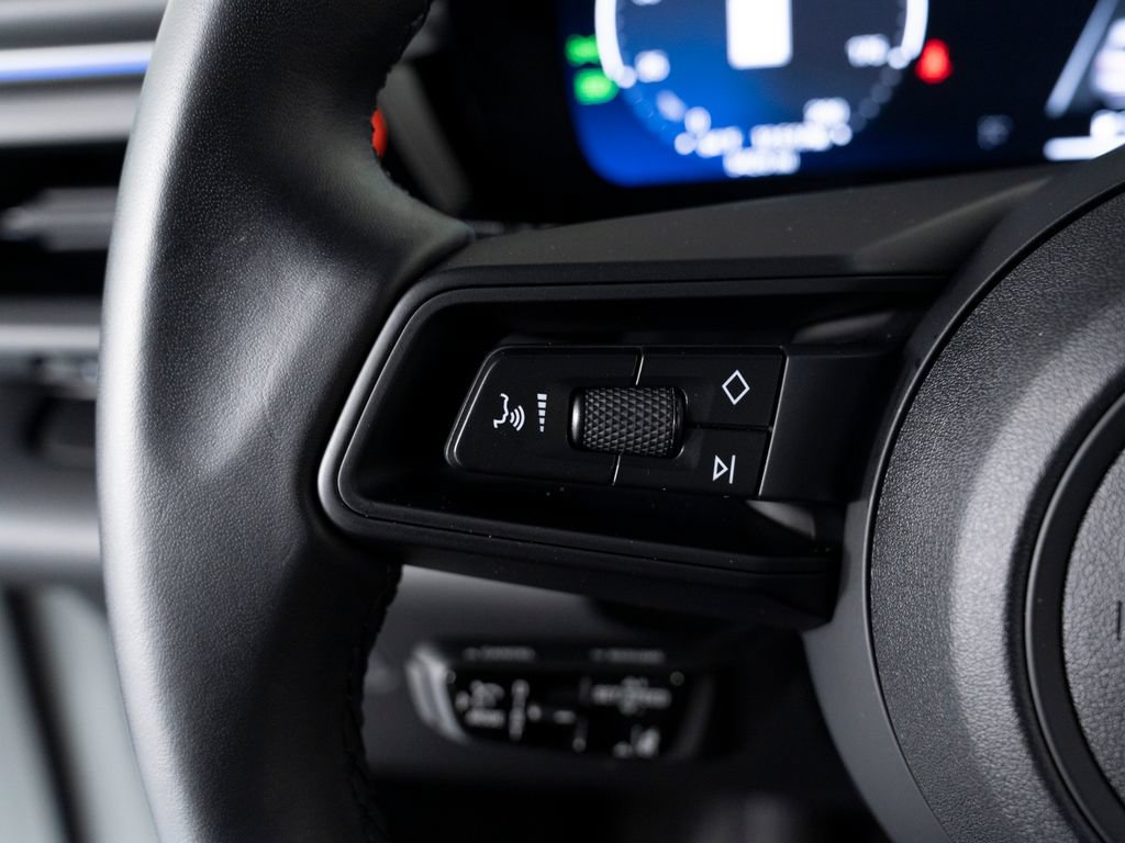 Certified 2025 Porsche Macan 4 Electric AWD/4WD image 31