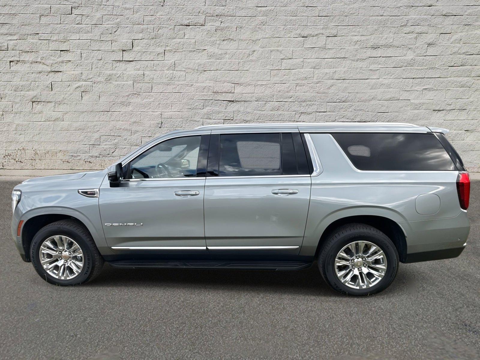 Used 2025 GMC Yukon XL Denali image 8