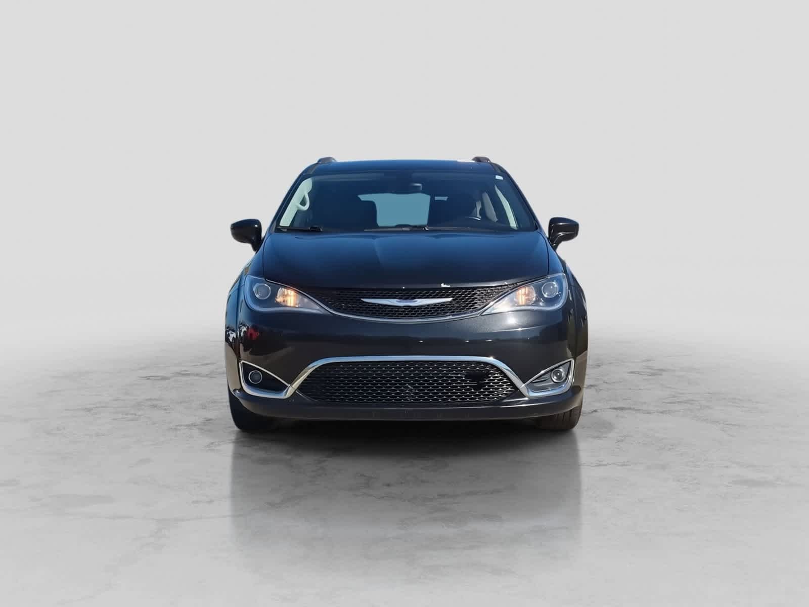 Used 2018 Chrysler Pacifica Touring-L Plus FWD image 3