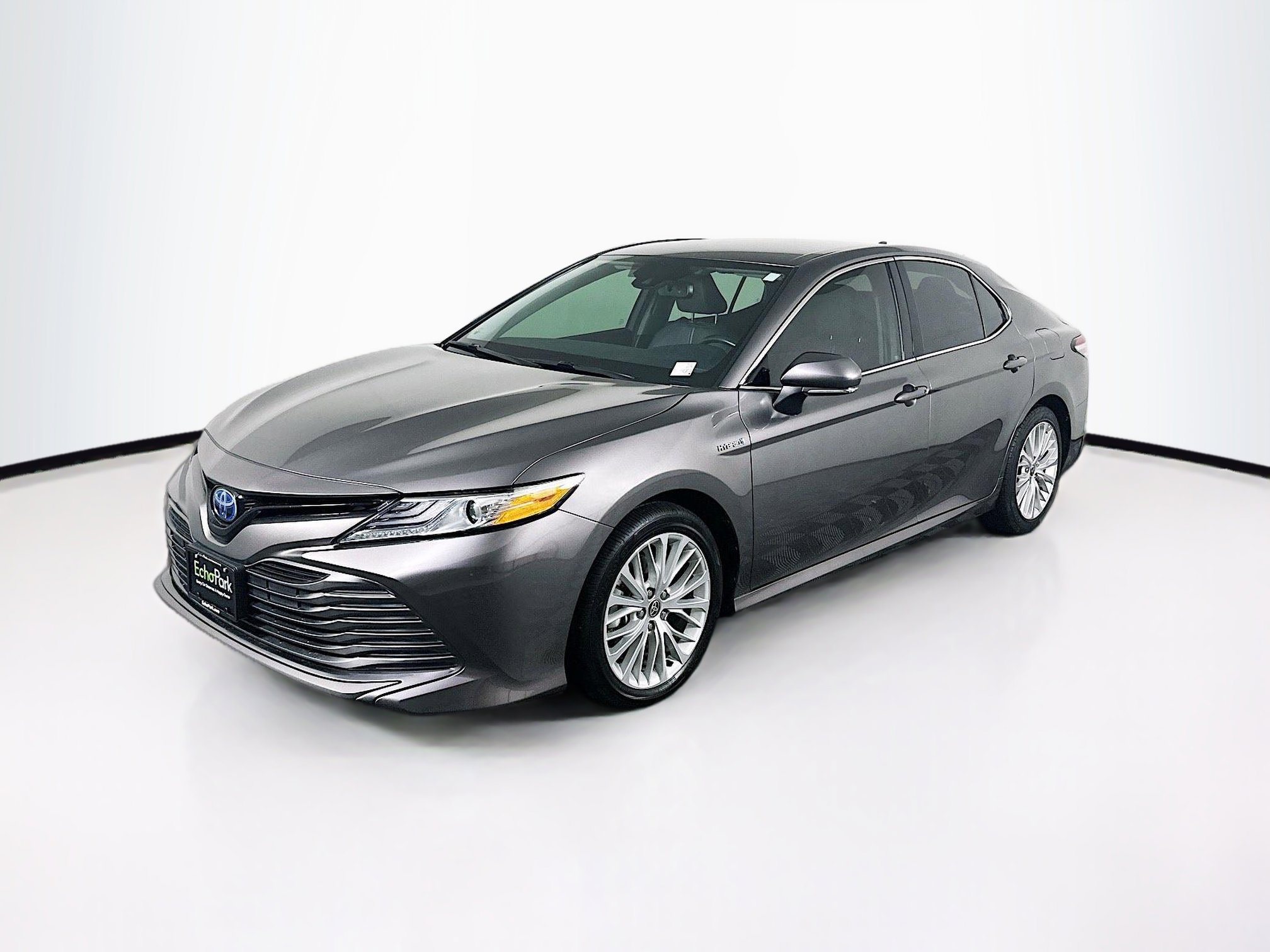 Used 2020 Toyota Camry XLE image 3