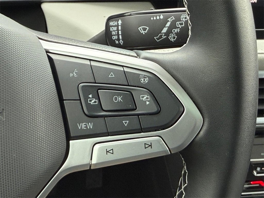Certified 2025 Volkswagen Taos SEL image 17