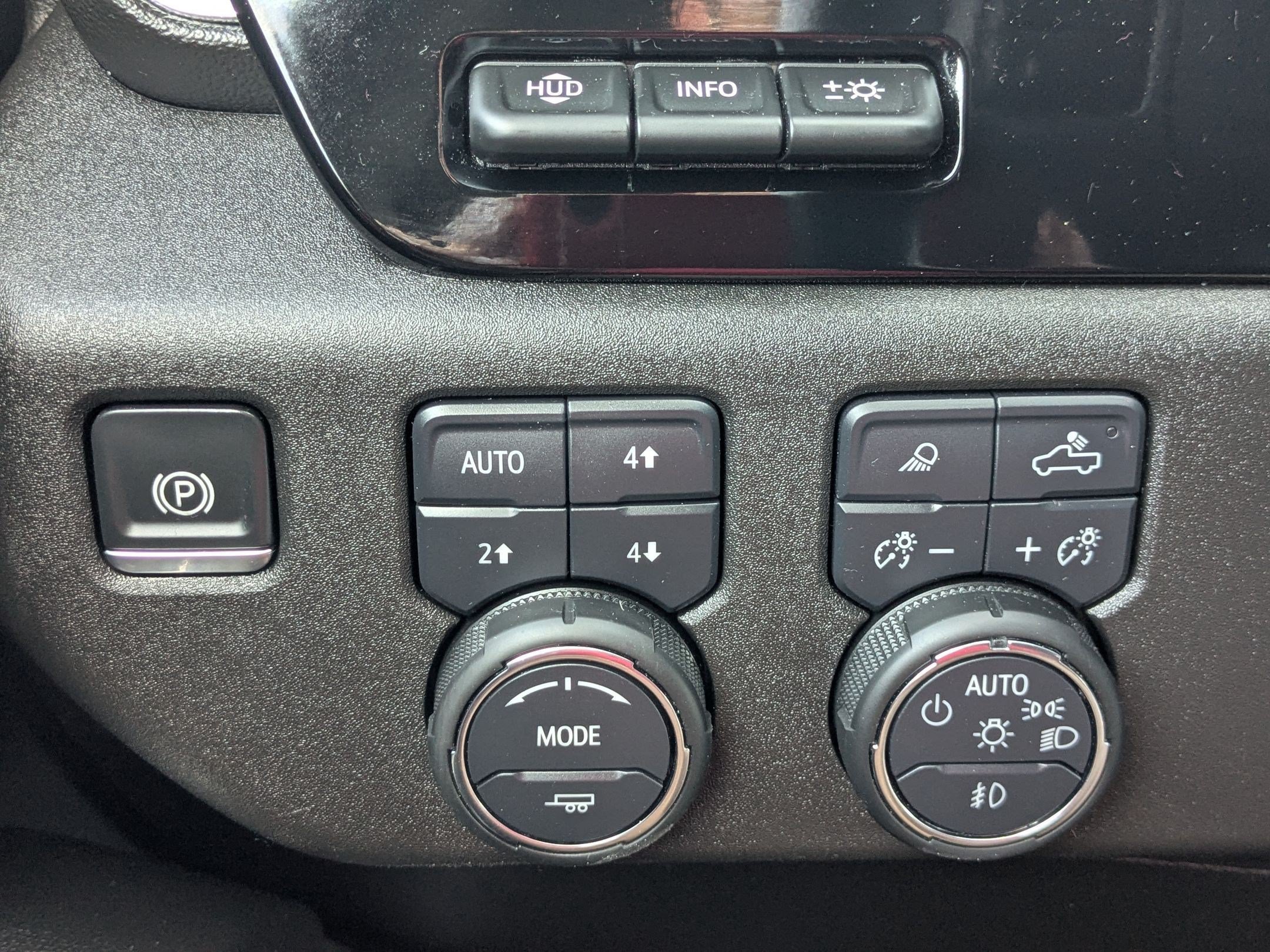 Used 2025 Chevrolet Silverado 3500 High Country w/ Technology Package AWD/4WD image 18