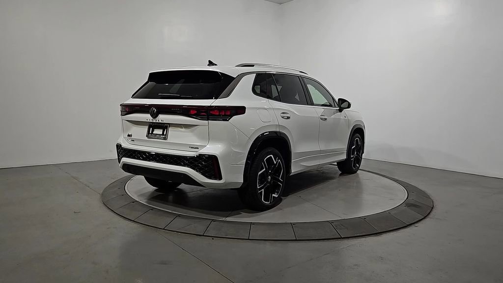 New 2026 Volkswagen Tiguan SEL R-Line image 5