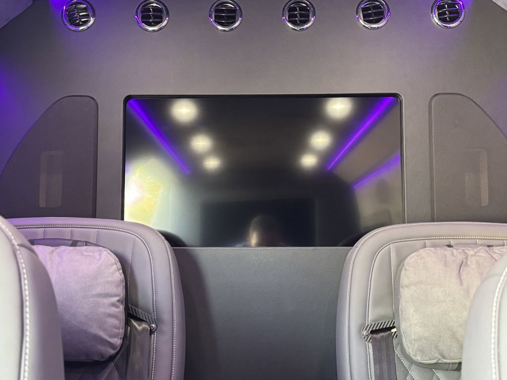 Used 2024 Mercedes-Benz Sprinter 2500 image 15