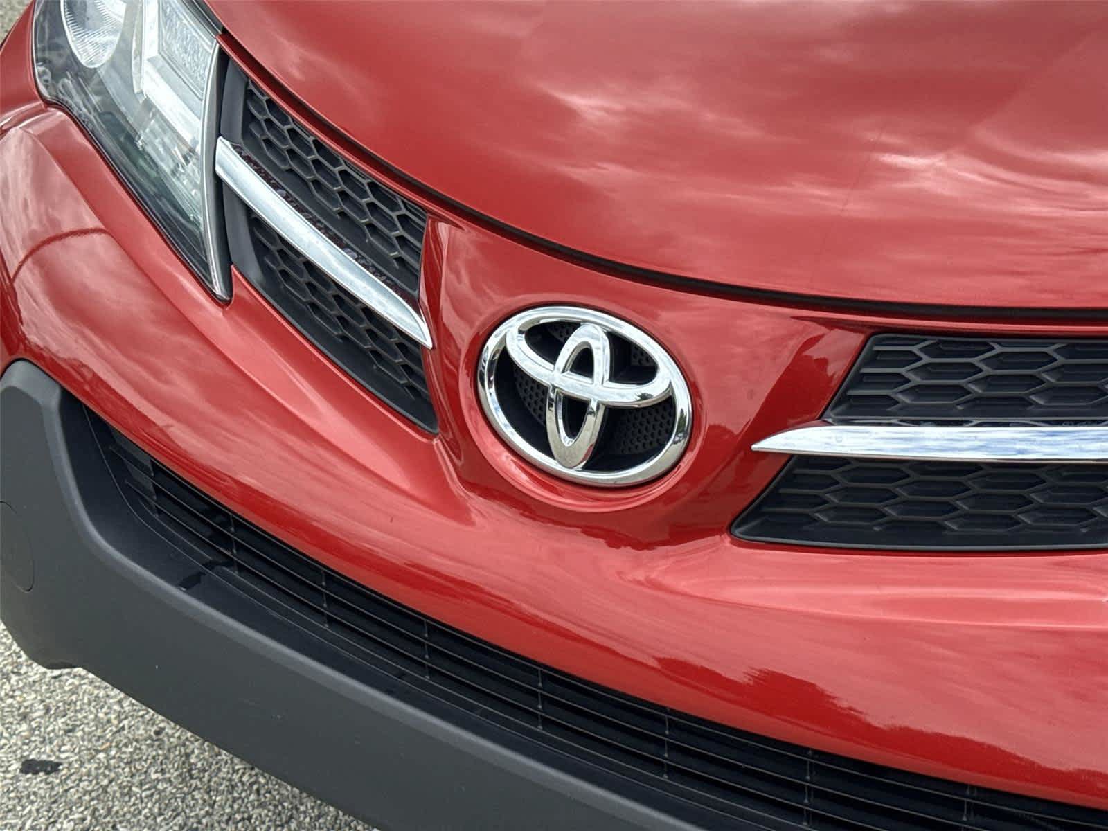 Used 2013 Toyota RAV4 XLE AWD/4WD image 10