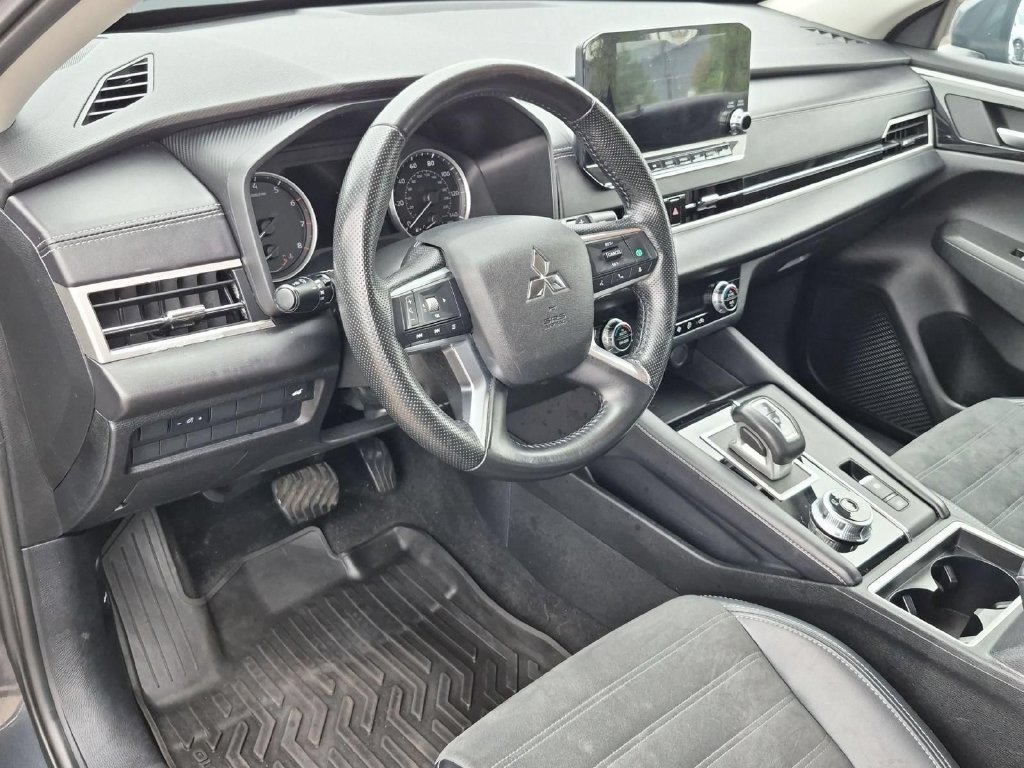 Used 2024 Mitsubishi Outlander SE FWD image 11