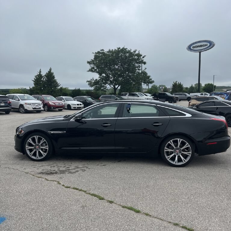 Used 2019 Jaguar XJ L Portfolio AWD/4WD image 3