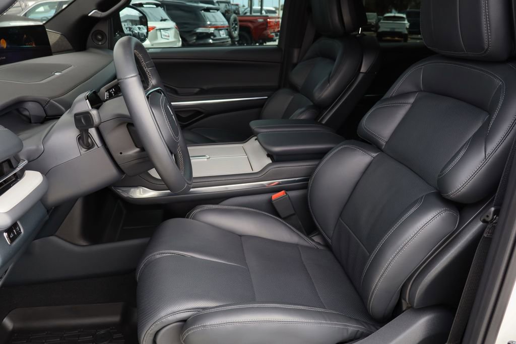 Used 2025 Lincoln Navigator L Reserve w/ Jet Appearance Package image 25