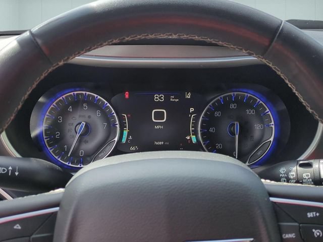Used 2023 Chrysler Pacifica Touring-L FWD image 16