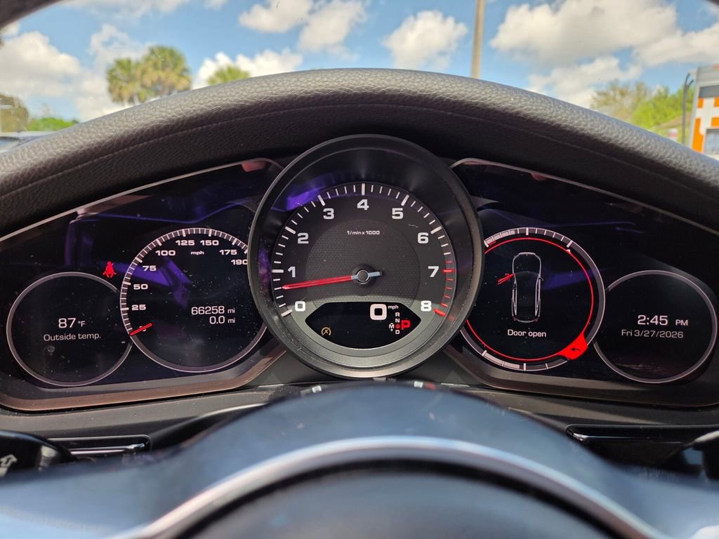 Used 2018 Porsche Panamera image 15