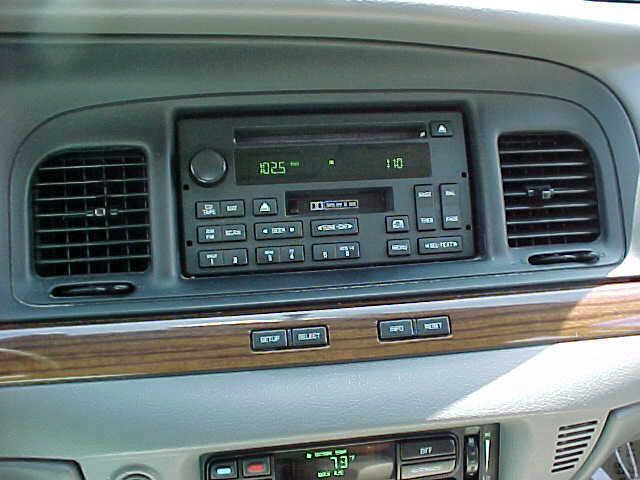 Used 2007 Ford Crown Victoria LX RWD image 33