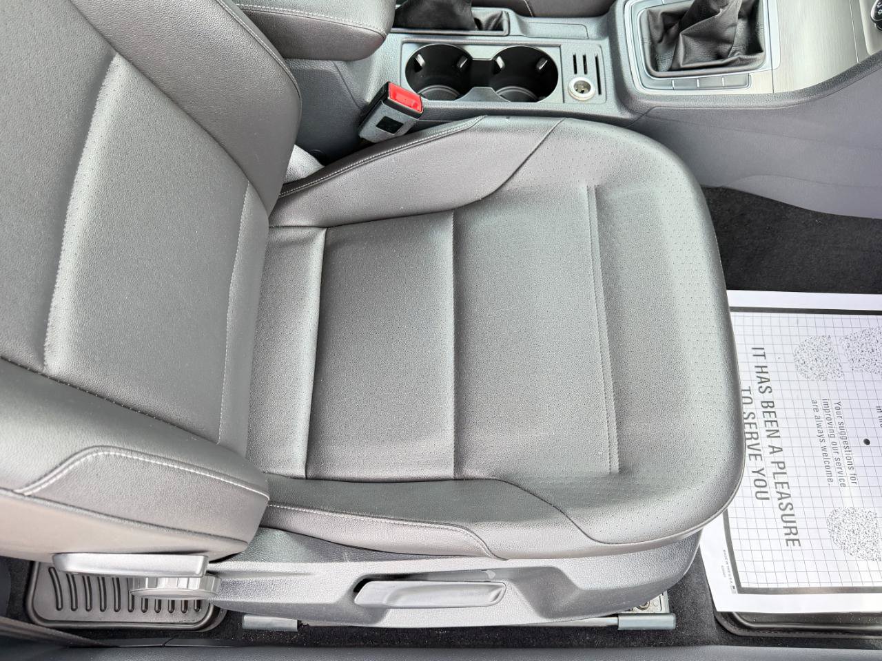 Used 2015 Volkswagen Golf S FWD image 42