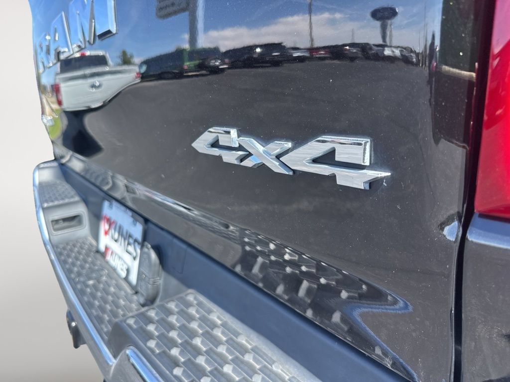 Used 2025 RAM 1500 Laramie AWD/4WD image 11