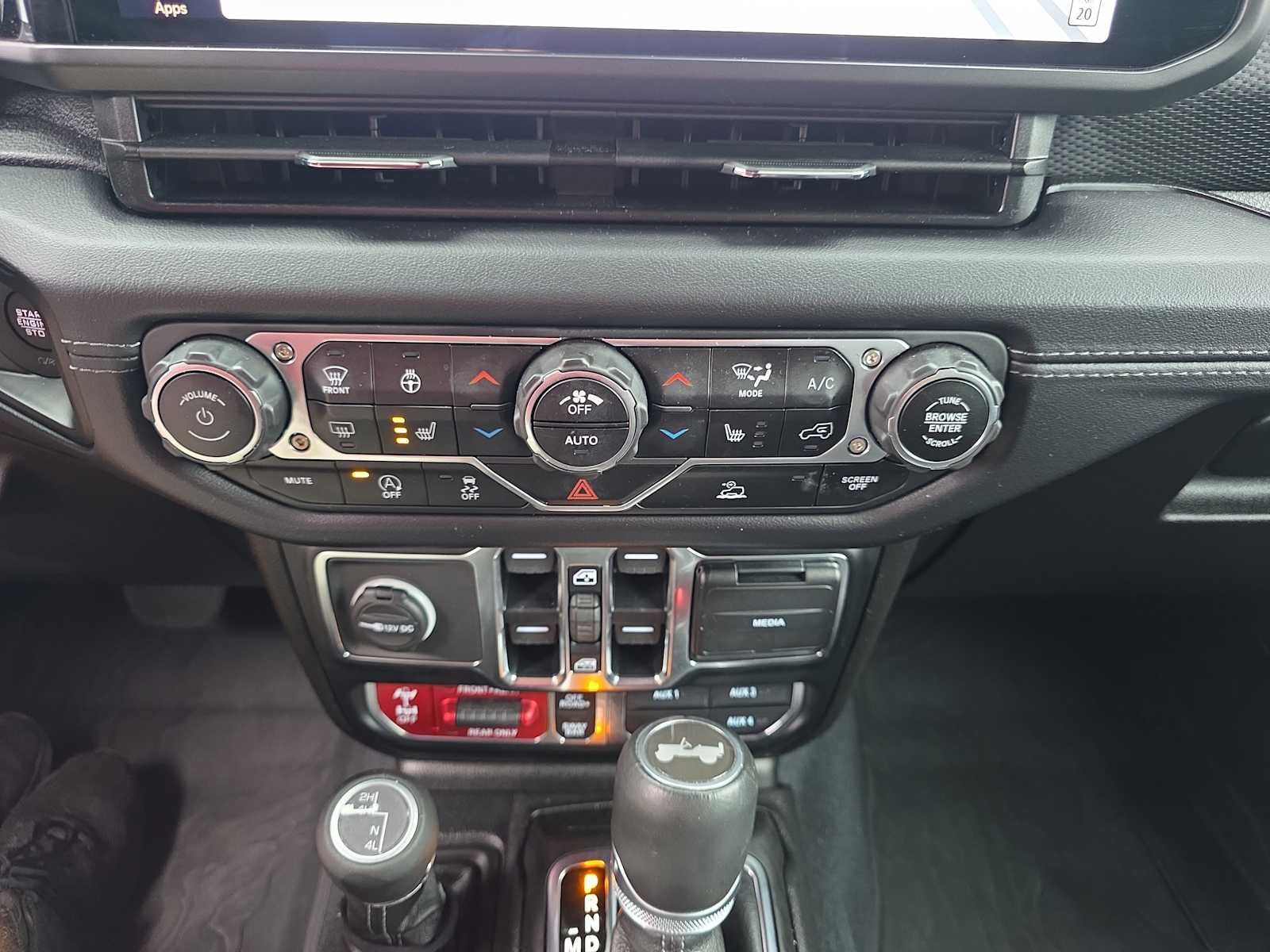 Used 2024 Jeep Wrangler Unlimited Rubicon w/ Technology Group image 12