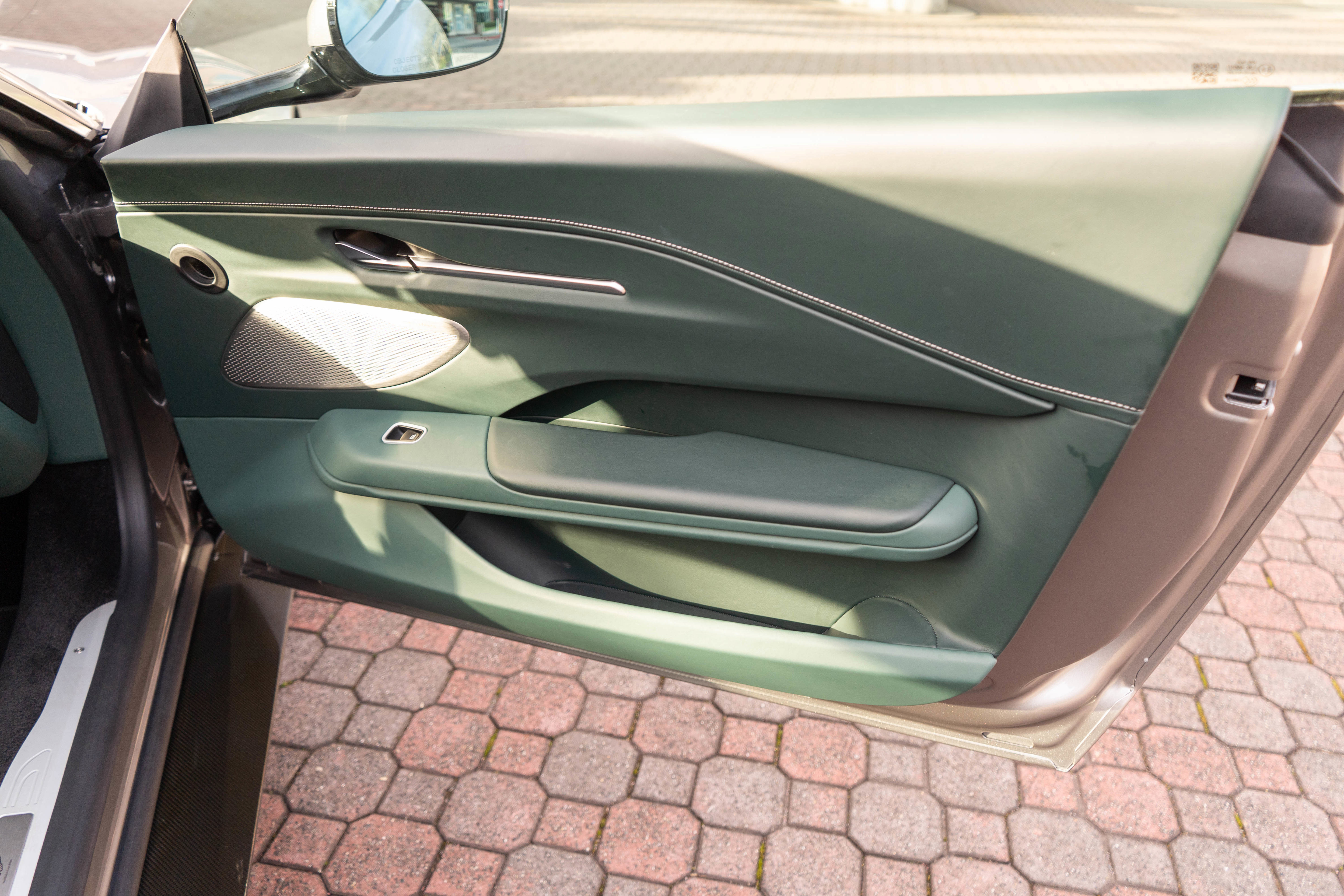 Used 2025 Aston Martin V8 Vantage Coupe image 24