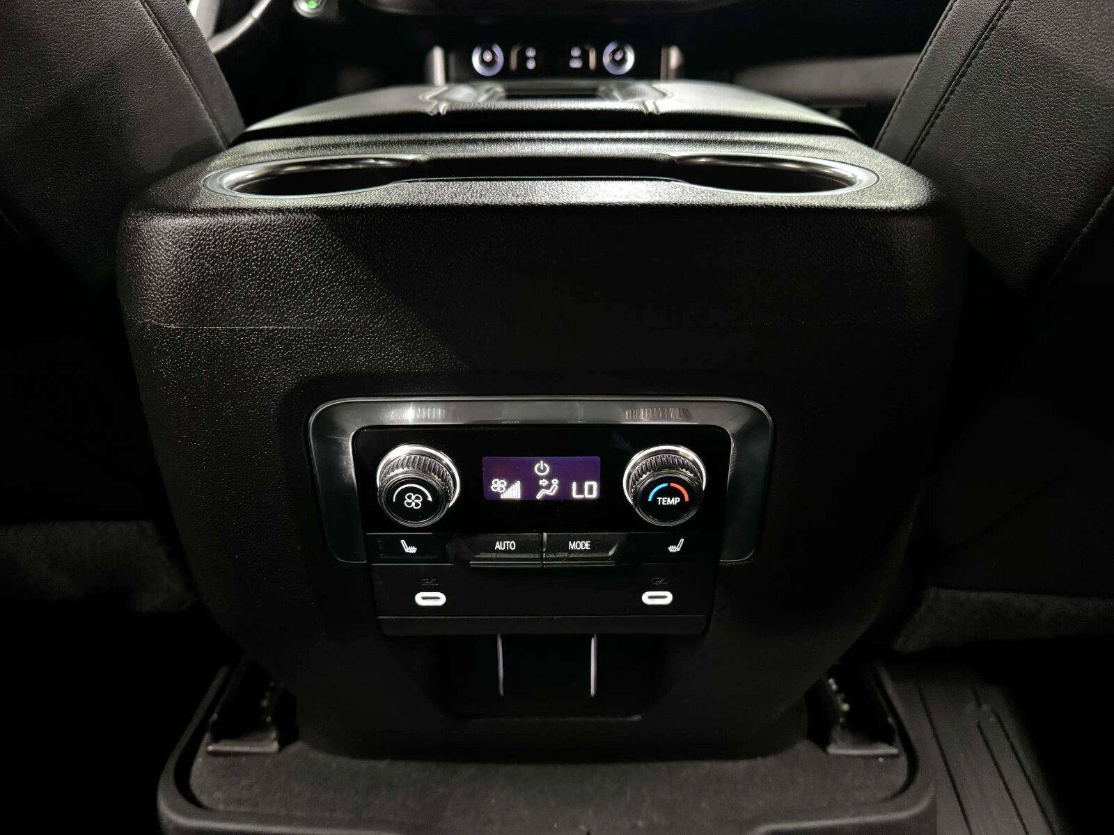 Used 2022 GMC Yukon SLT w/ SLT Luxury Package AWD/4WD image 49