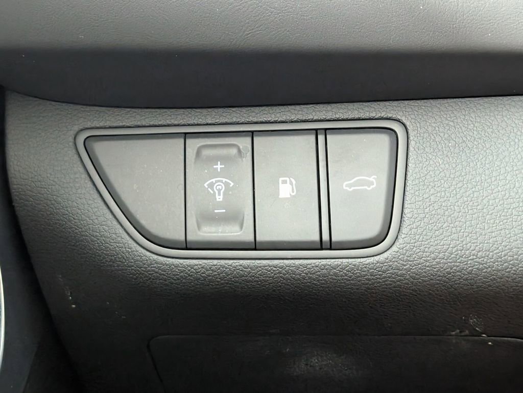 Used 2023 Genesis G70 2.0T w/ Sport Prestige Package RWD image 24