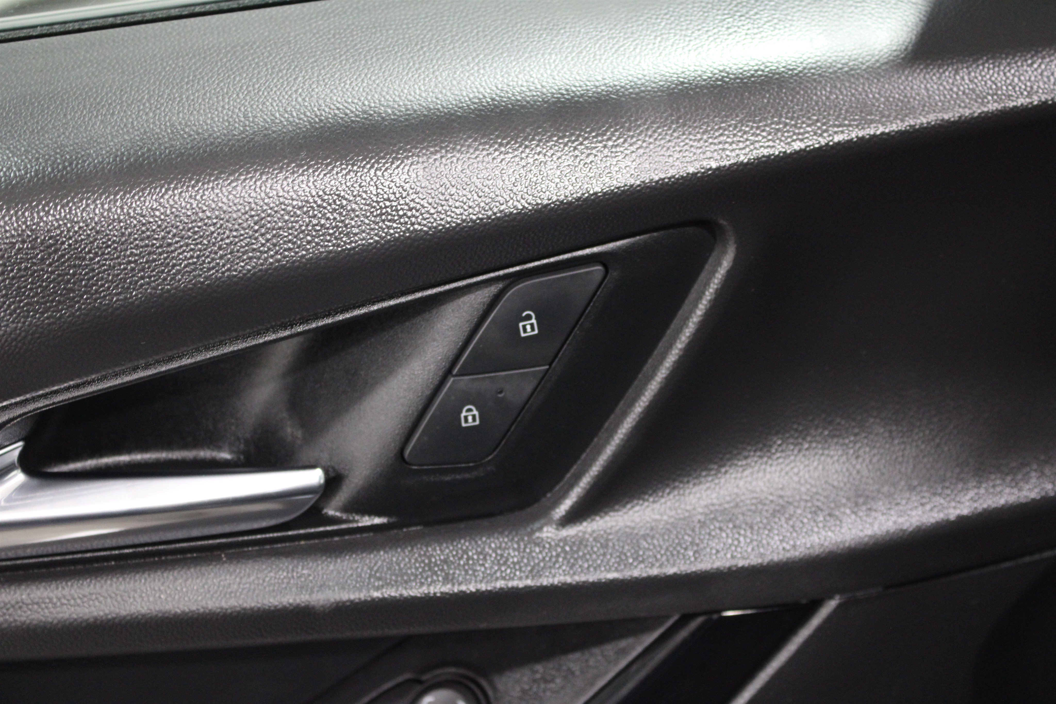 Used 2025 Chevrolet Equinox LT FWD image 8