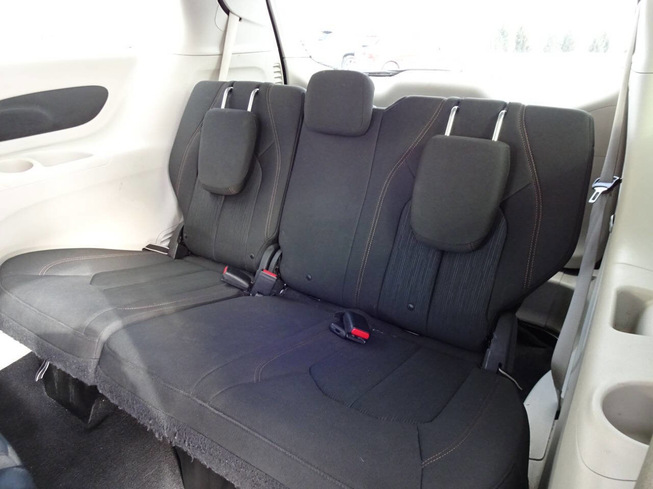 Used 2019 Chrysler Pacifica Touring Plus w/ Tire & Wheel Group image 17