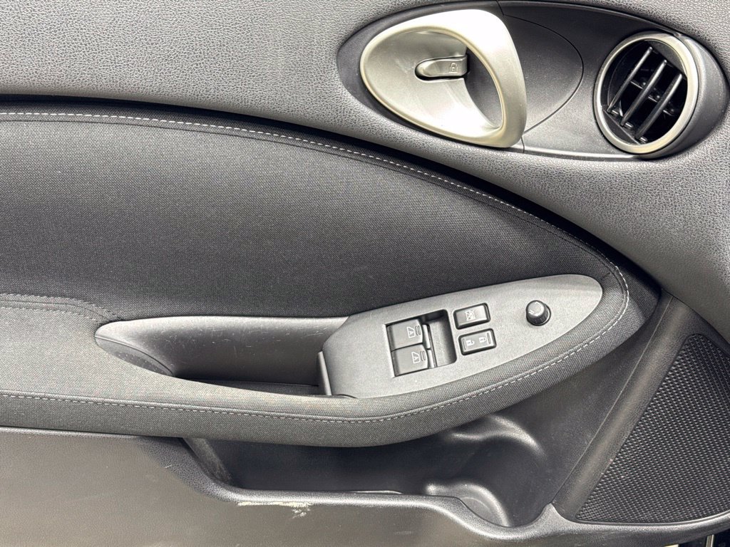 Used 2018 Nissan 370Z Coupe RWD image 8